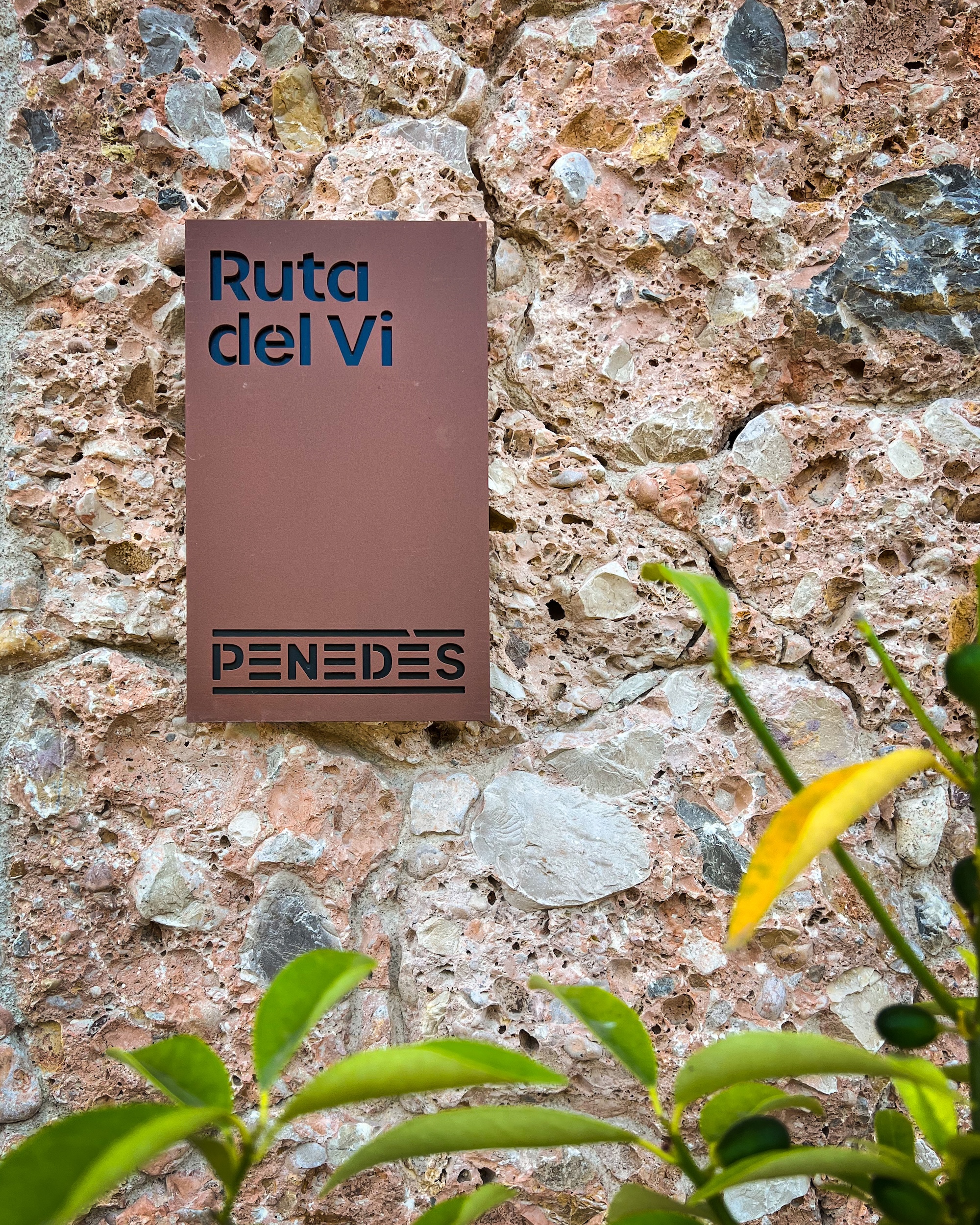 Placa Ruta del Vi del Penedès