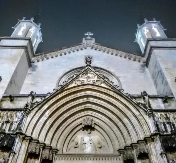 Façana principal de l'església de santa Maria
