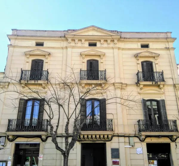 façana principal de la casa Serra i Coromines